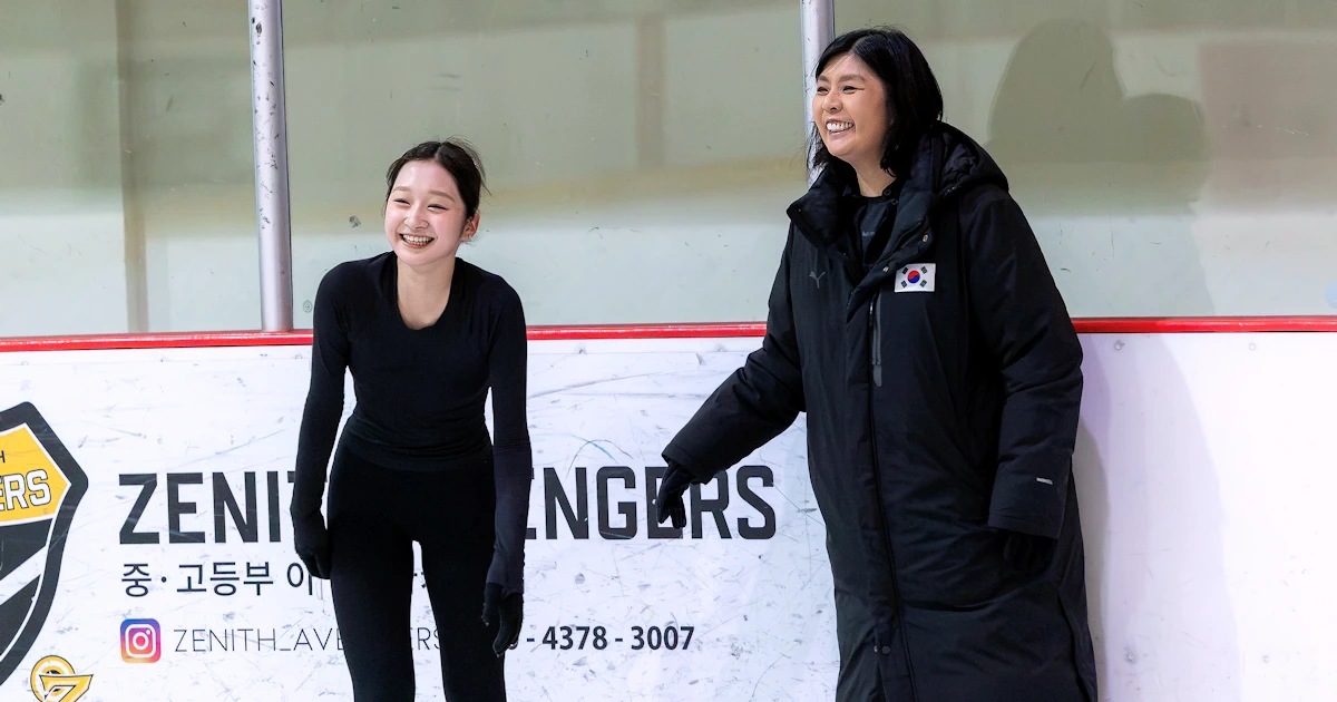 Jia Shin trener med trener Chi Hyun-jung på Zenith Ice Rink i Seoul i forkant av sesongen 2026–27.