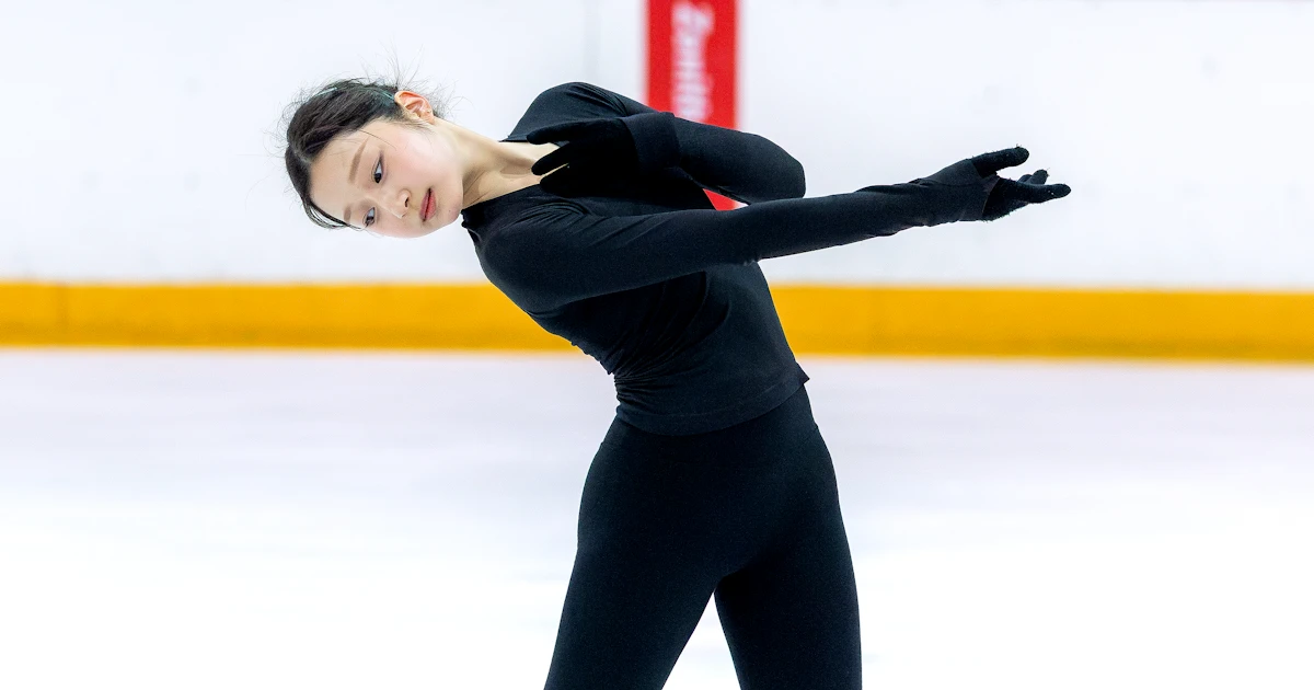 Jia Shin utfører åpningsposituren til sin nye gratisskøyte under trening på Zenith Ice Rink i Seoul.