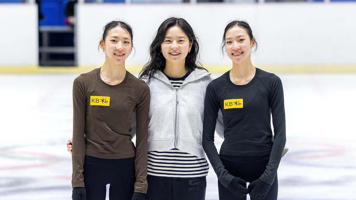 Yuseong Kim og søster Yujae Kim med trener Nahyun Kim på Taereung International Skating Rink
