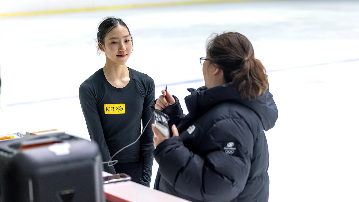 Yuseong Kim med trener Hyungkyung Choi på Taereung International Skating Rink
