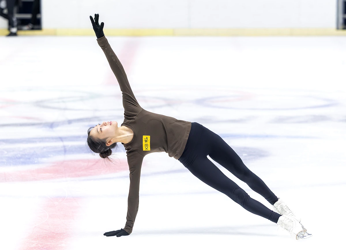 Yujae Kim i sin Free Skate-sluttstilling under trening i Seoul, Sør-Korea